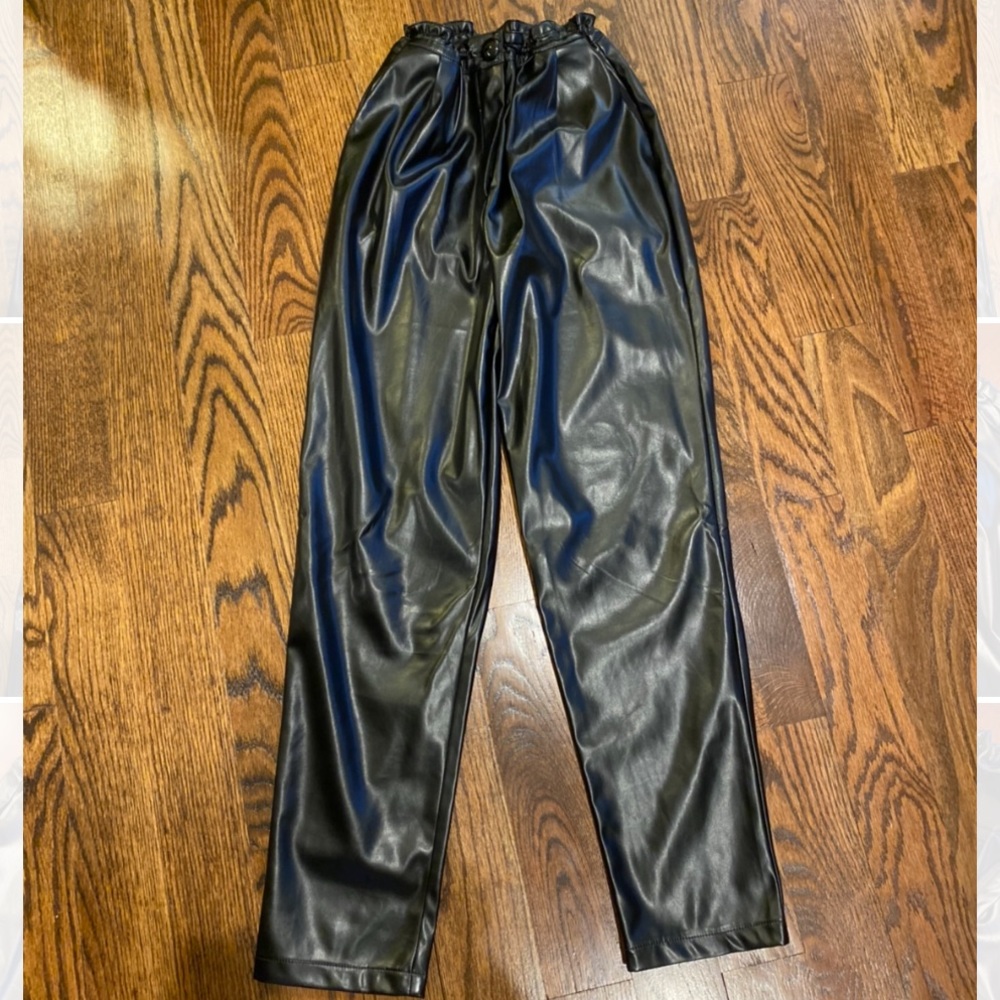 Straight Leg Faux Leather Pant🕶
✨never have been worn!✨